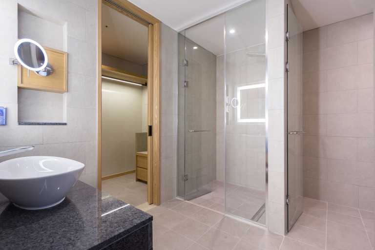 Bathroom 3, Charis Hotel, Gyeyang