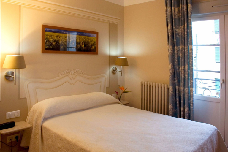 Bedroom 3, Majestic, Hautes-Pyrénées