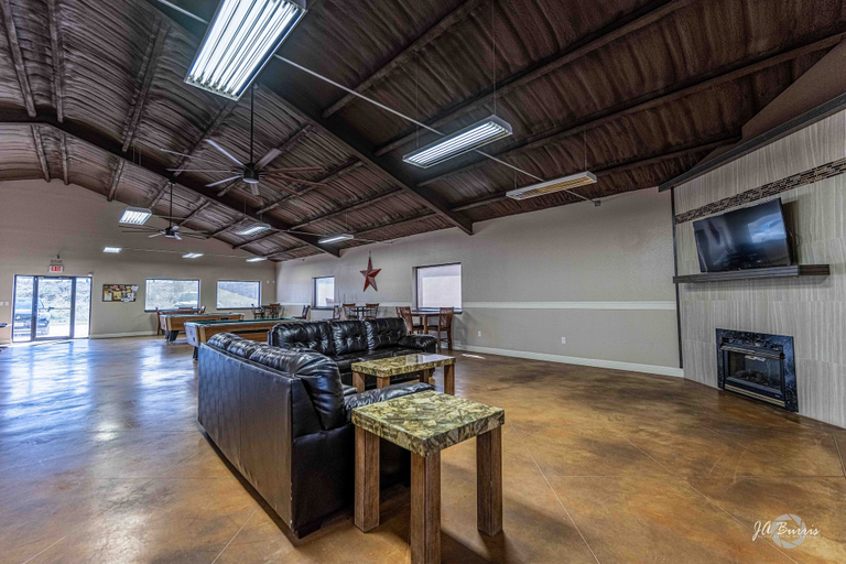 Food & Drinks, Elite Cabins and RV Park, Howard
