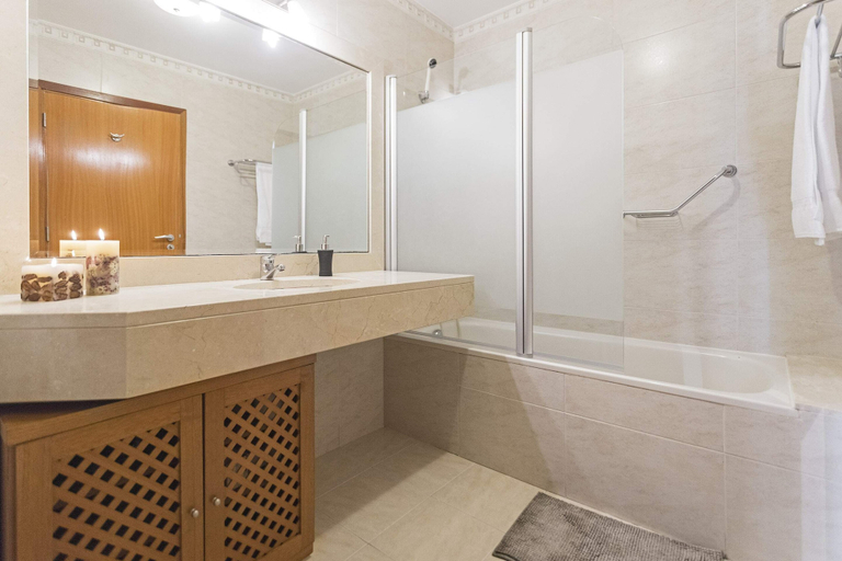Bathroom 4, Ajuda II by An Island Apart, Funchal