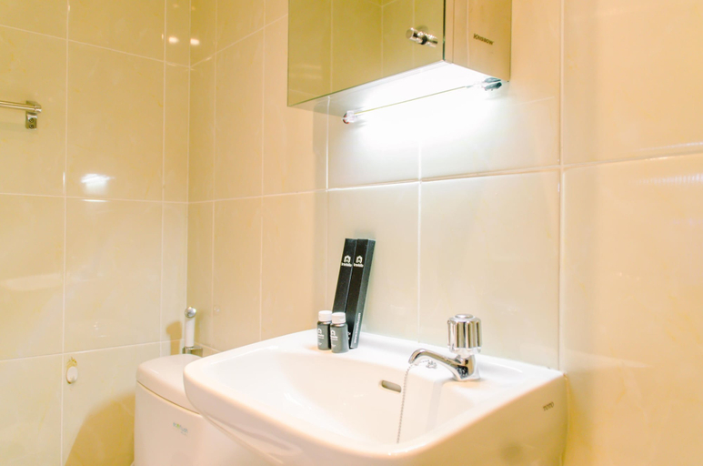 Bathroom 5, Comfort Studio At M-Town Residence Apartment, Tangerang