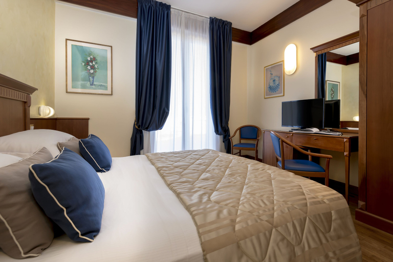 Bedroom 3, Bellevue Hotel, Rimini