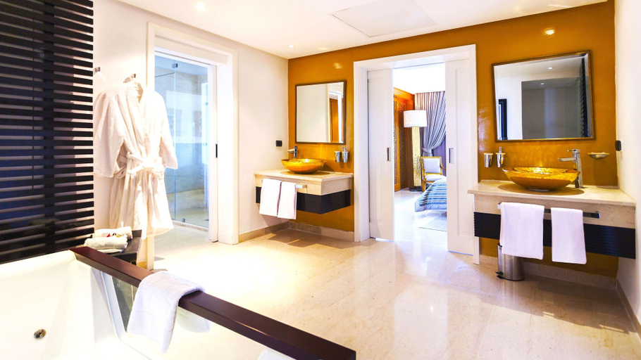 Bathroom 5, Marhaba Beach, Sousse Médina