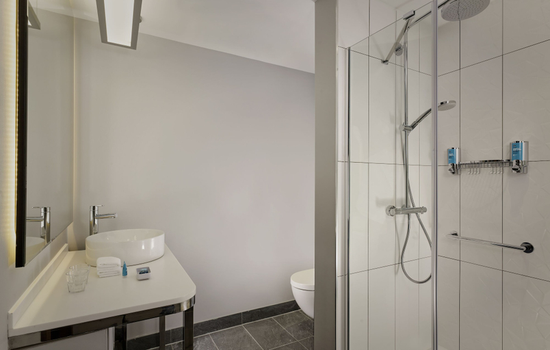 Bathroom 4, Aloft by Marriott Birmingham Eastside, Birmingham