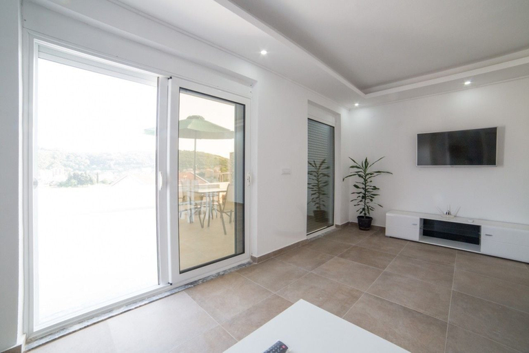 Others 5, Apartmens Rex
