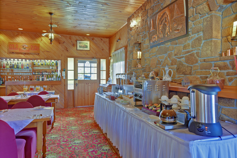Food & Drinks 5, Gold Rush Inn, West Coast