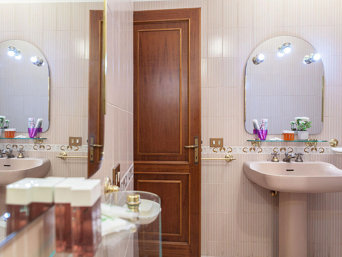 Bathroom 4, Spada Apartment, Florence