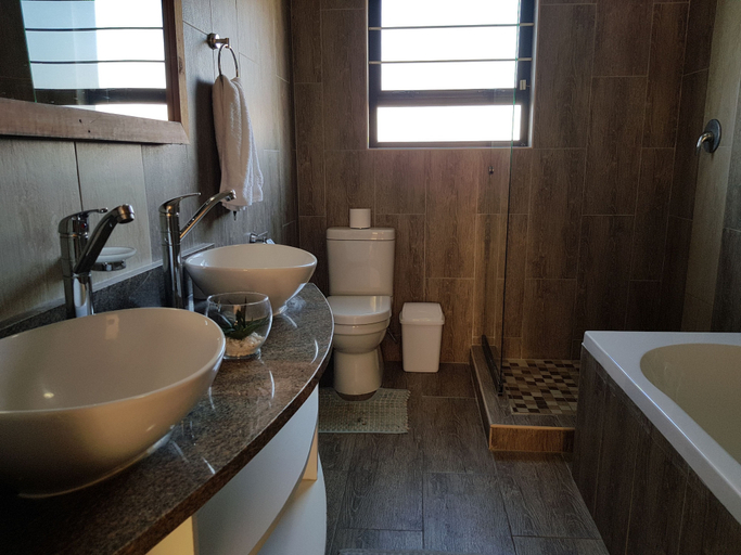 Bathroom 2, Seboa's Guesthouse, Swakopmund
