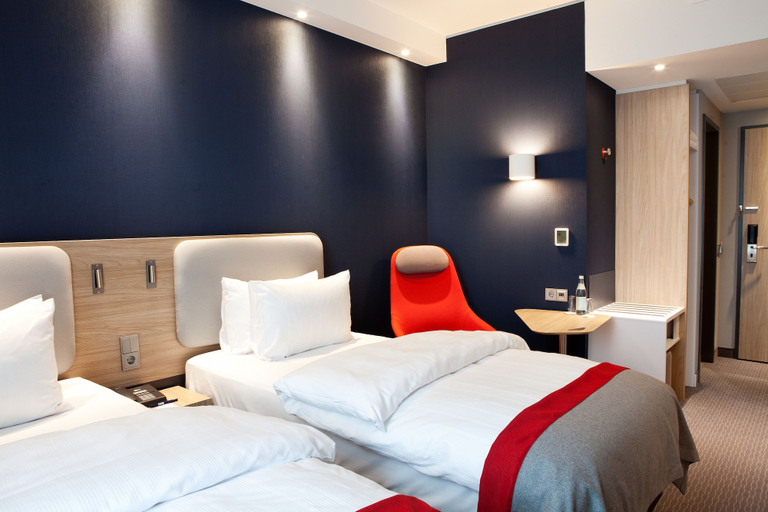 Bedroom 4, Holiday Inn Express RINGSHEIM by IHG, Ortenaukreis