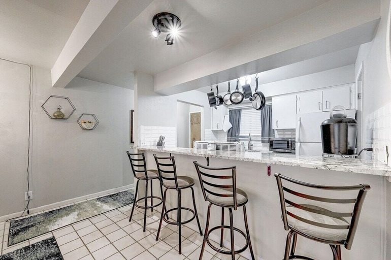Others 4, Centrally Located in Historic Tarrytown, Travis