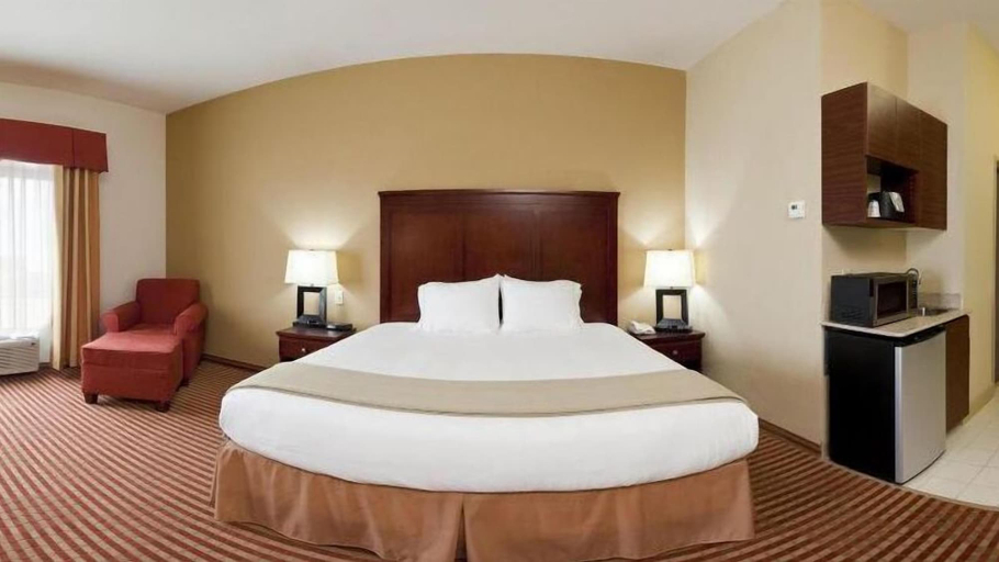 Bedroom 4, Holiday Inn Express Amarillo South by IHG, Randall