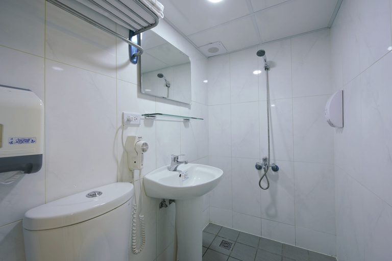 Bathroom 4, Good Night Hotel, Taoyuan