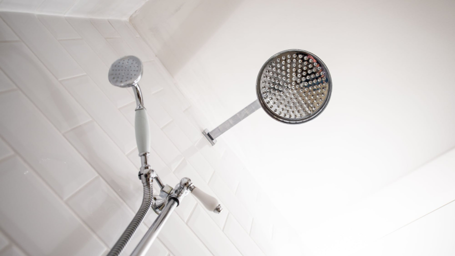 Bathroom 4, The Saddle and Stable Rooms, Cornwall