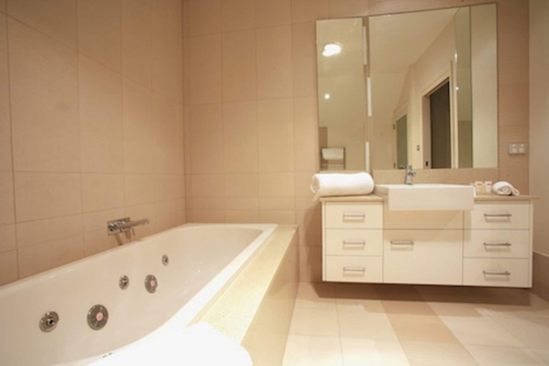 Bathroom 5, York Cove Hotel, George Town - Pt A
