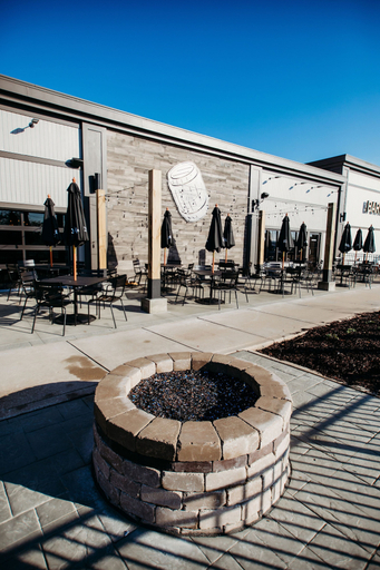 Exterior & Views 2, DoubleTree by Hilton Hotel Bloomington, McLean
