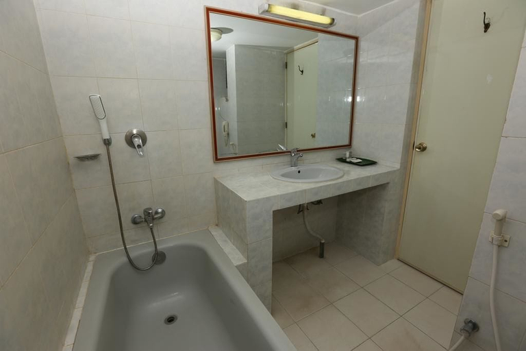Bathroom, Hotel Eastern Residence, Dhaka