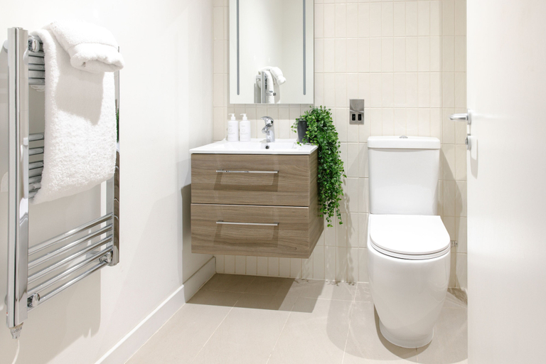 Bathroom 4, Heeton Concept Aparthotel Edinburgh Queen Street, Edinburgh
