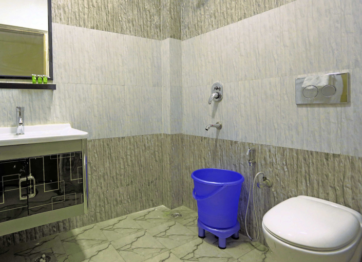 Bathroom 5, Hotel Airport City, Delhi