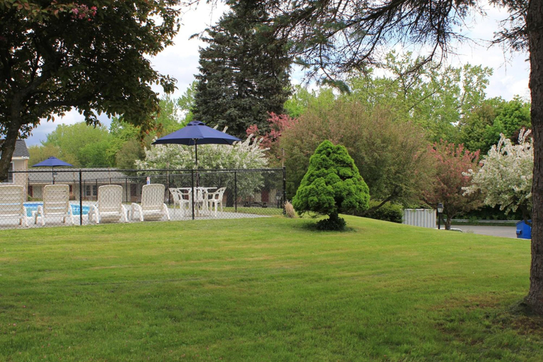 Others 5, Berkshire Inn, Berkshire