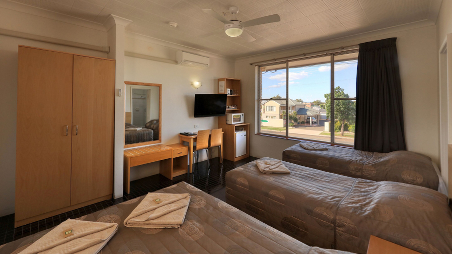 Bedroom 2, Gunnedah Motor Inn, Gunnedah
