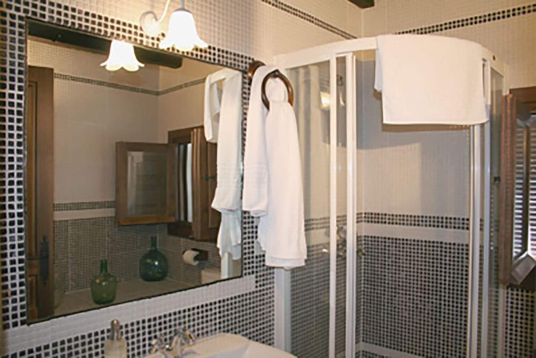 Bathroom 3, Apartamentos Víctor Chamorro del Arco, Cáceres