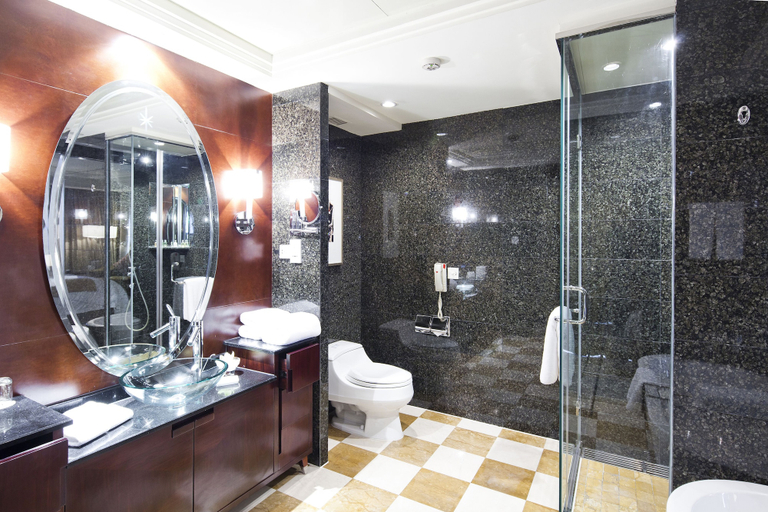 Bathroom 5, New Century Grand Hotel Hangzhou, Hangzhou