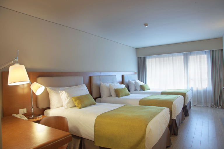Bedroom 4, Dazzler by Wyndham Montevideo, Montevideo