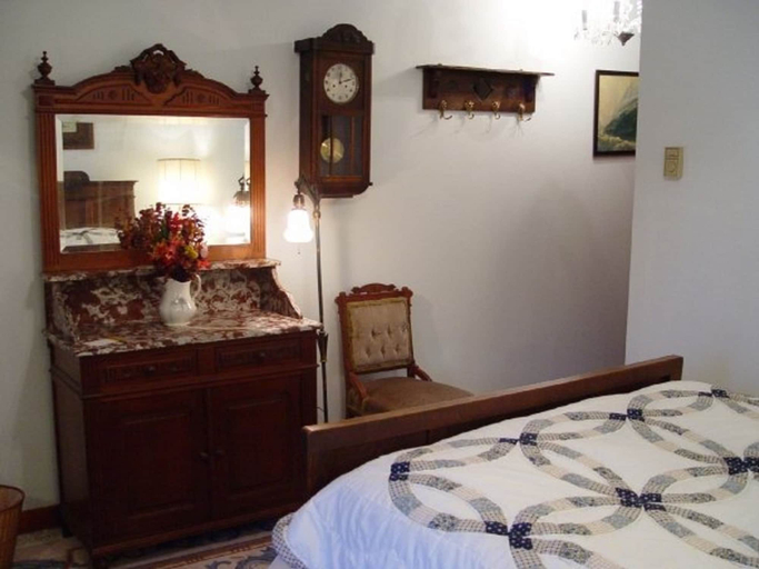 Bedroom 3, Old Winterport Commercial House, Hancock