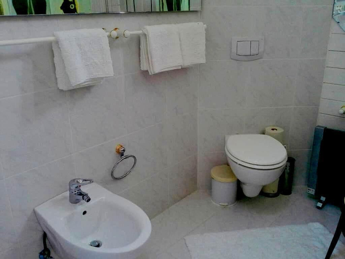 Bathroom 4, Ferienhaus BLACK & WHITE, Wiener Neustadt Land