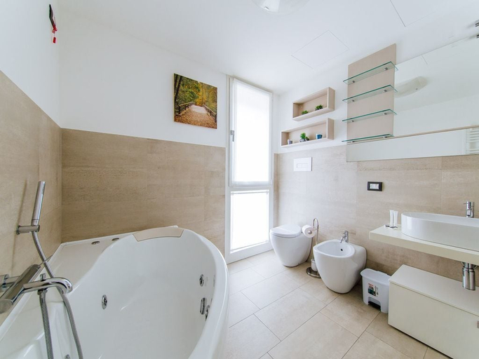 Bathroom 4, Welc-oM Daniel's, Padua