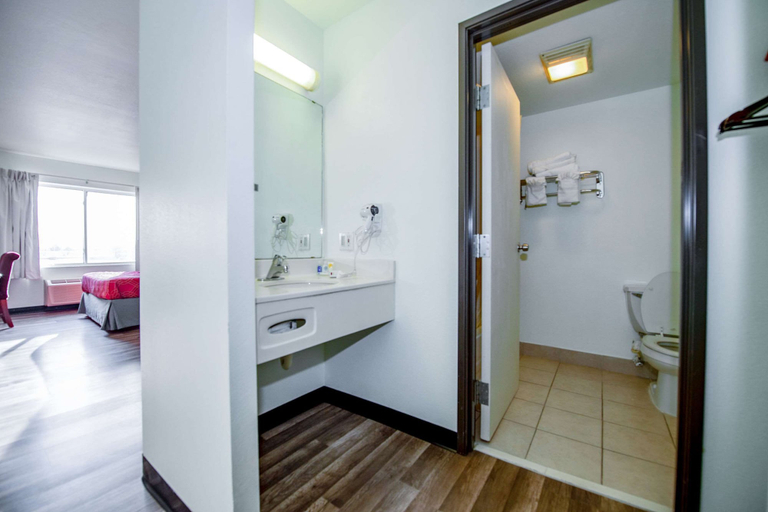 Bathroom 4, Rodeway Inn Central Colorado Springs, El Paso