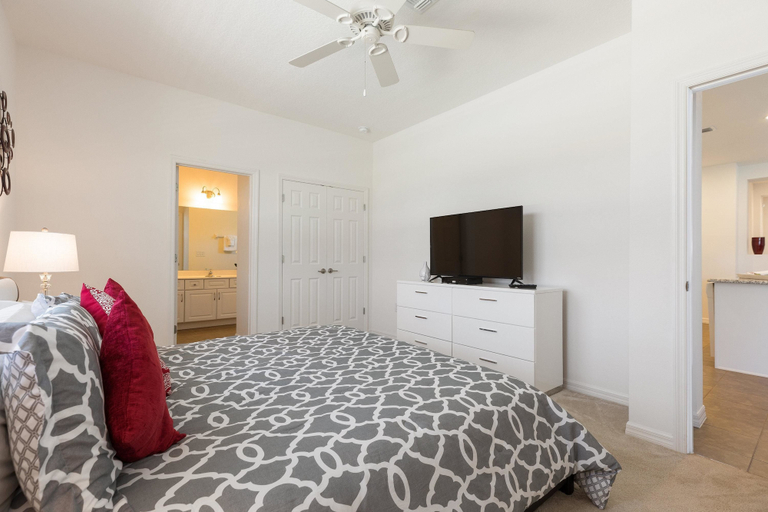 Bedroom 2, Victoria Villa 4 Bedroom, Polk