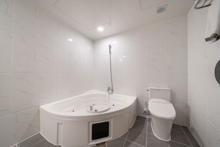 Bathroom 3, Hotel JW, Suwon