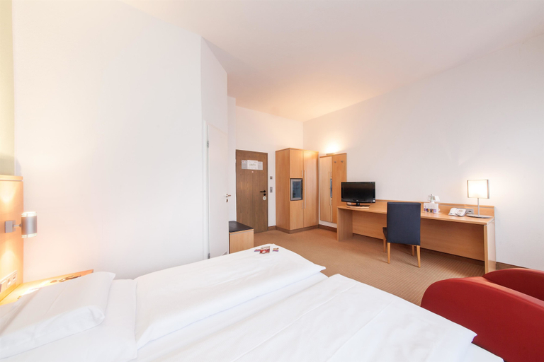Bedroom 3, Hotel Offenbacher Hof, Offenbach am Main