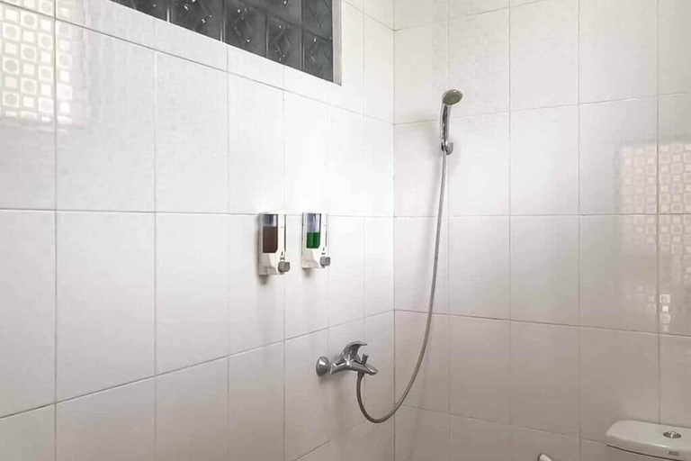 Bathroom 3, Malang Hill Gallery & Homestay, Malang