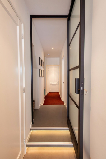 Others 4, B&B Het Kabinet, Amsterdam