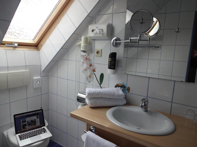 Bathroom 5, Hotel Am Deich, Aurich