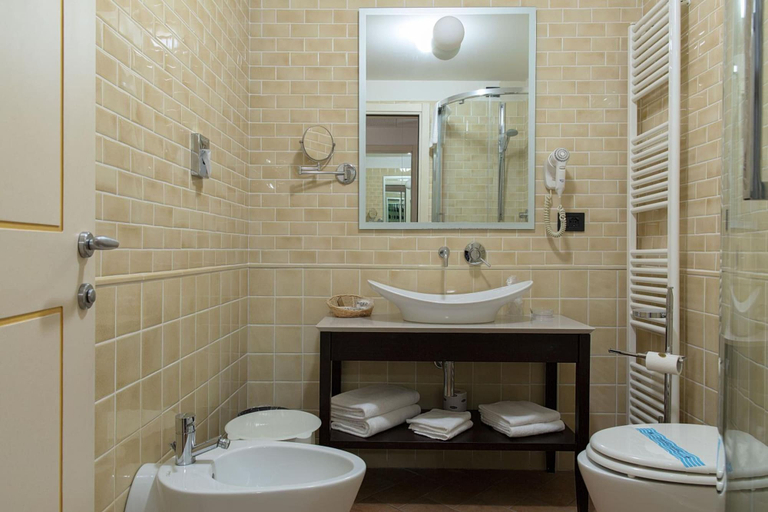 Bathroom 4, Relais Magione Papale, L'Aquila