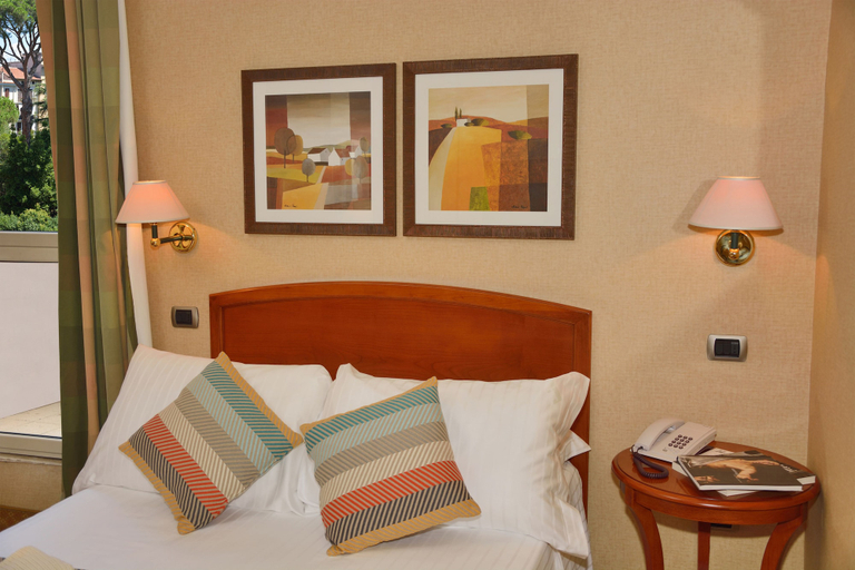 Bedroom 3, LH Hotel Lloyd Rome, Rome