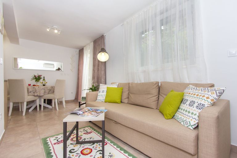 Others 5, Apartment Shiny Love, Split