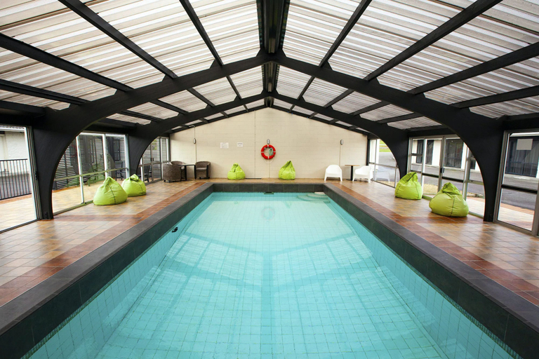 Sport & Beauty 2, The Ashley Hotel, Grey