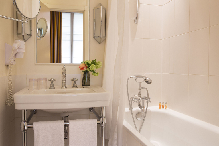 Bathroom 4, Hotel Arioso, Paris