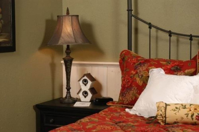 Bedroom 3, Timber Creek Bed & Breakfast, Ford