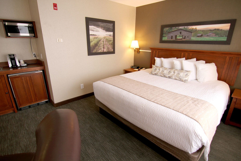 Bedroom 3, C'mon Inn Fargo, Cass