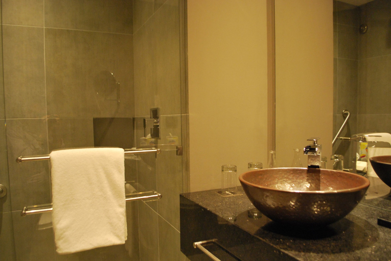 Bathroom 5, Movich Buró 26, Santafé de Bogotá