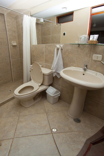 Bathroom 4, Yucay Plaza Inn, Urubamba