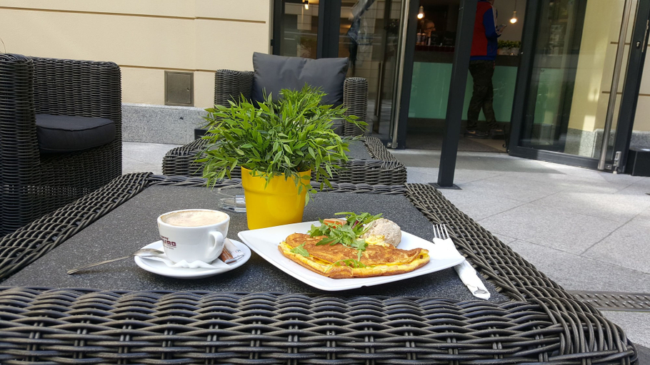 Food & Drinks 5, Roztocka Loft Apartment, Warsaw
