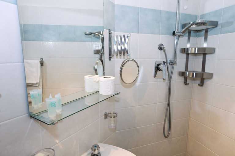 Bathroom 3, Albergo Livorno, Pisa