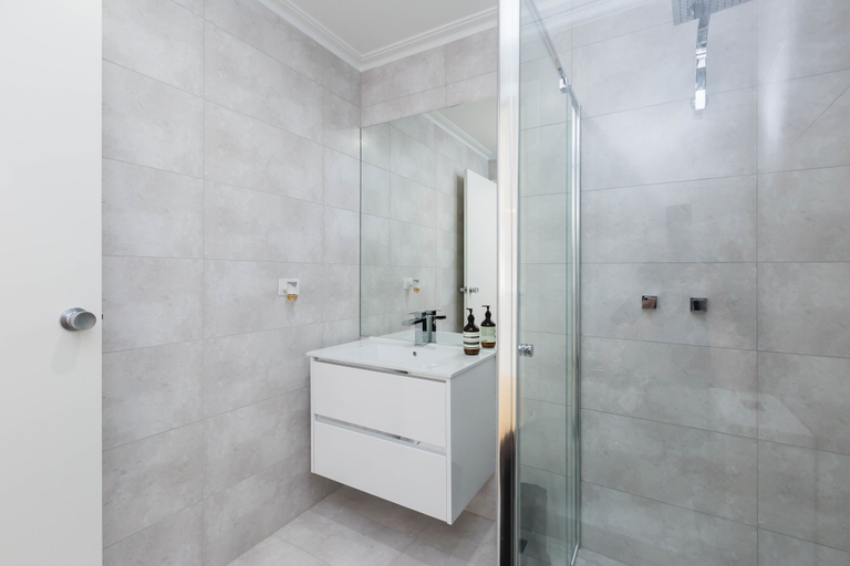 Bathroom 3, ROLAND, 1BDR Melbourne Apartment, Melbourne