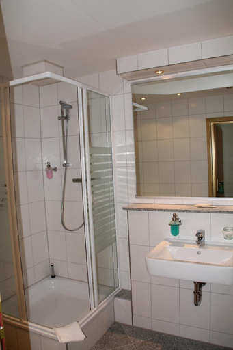 Bathroom 5, Trip Inn Hotel Zum Riesen, Main-Kinzig-Kreis